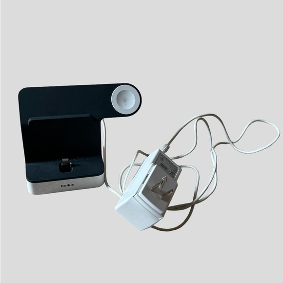 belkin 2-in-1 iPhone and Apple Watch Charger - Picture 1 of 8